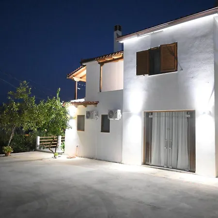 Selmani Sarande بيت ضيافة
