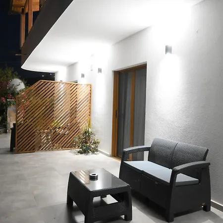 Selmani Sarande بيت ضيافة Gjashtë